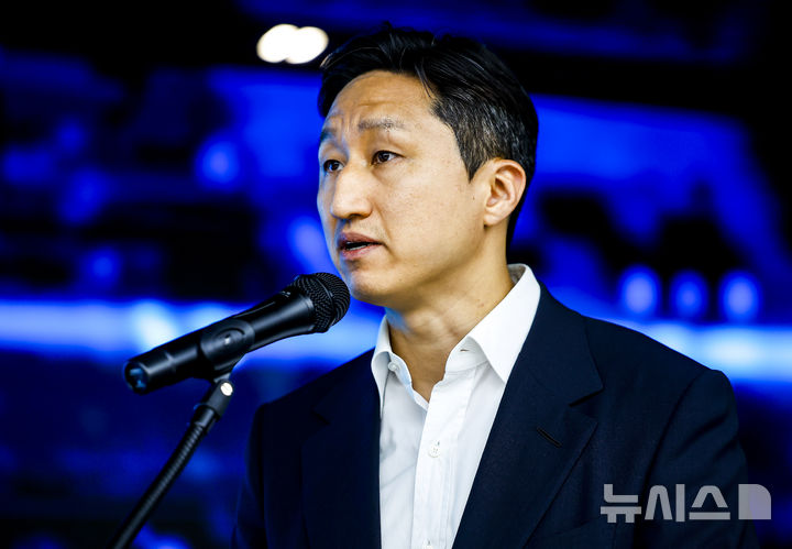 [성남=뉴시스] 정병혁 기자 = 정기선 HD현대 회장이 20일 경기 성남시 HD현대글로벌R&D센터에서 열린 HD현대-UNIST 등 조선-해양 산업AI MOU 체결식에서 축사를 하고 있다. 2025.11.20. jhope@newsis.com