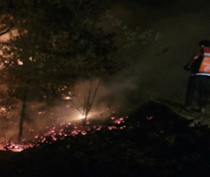 21일 산림당국은 지난 20일 오후 5시 29분경 강원특별자치도 인제군 기린면 현리 일원에서 발생한 산불의 진화율이 21일 오전 1시 기준 60%라고 밝혔다. 산림청 제공. *재판매 및 DB 금지