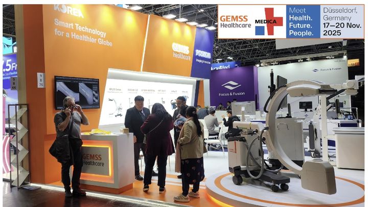 [서울=뉴시스] 국내 의료기기 전문기업 젬스헬스케어가 독일 뒤셀도르프에서 열린 세계 최대 의료기기 전시회 '메디카(MEDICA) 2025'에서 차세대 디지털 투시조영장치(C-arm) ‘XPLUS 55FD’를 공개했다. (사진=젬스헬스케어 제공) 2025.11.21. photo@newsis.com *재판매 및 DB 금지