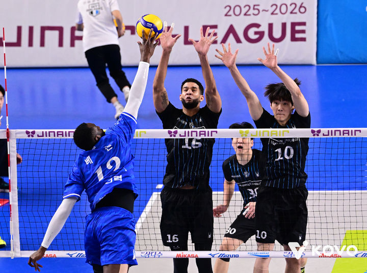 [서울=뉴시스]남자배구 현대캐피탈. (사진=KOVO 제공)