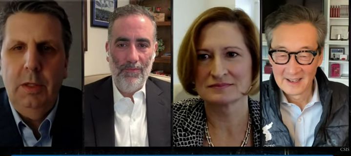 [서울=뉴시스] 앤서니 루지에로 전 미국 백악관 국가안보회의(NSC) 북한 국장(왼쪽에서 두 번째)이 20일(현지 시간) 전략국제문제연구소(CSIS) 세미나에서 한국의 핵잠수함 건조 및 핵 연료 농축·재처리 문제 관련 "한국 정부가 핵무기를 개발하지 않겠다는 공개 선언을 해야 한다"고 주장했다. (사진=CSIS 유튜브 갈무리) 2025.11.21. *재판매 및 DB 금지