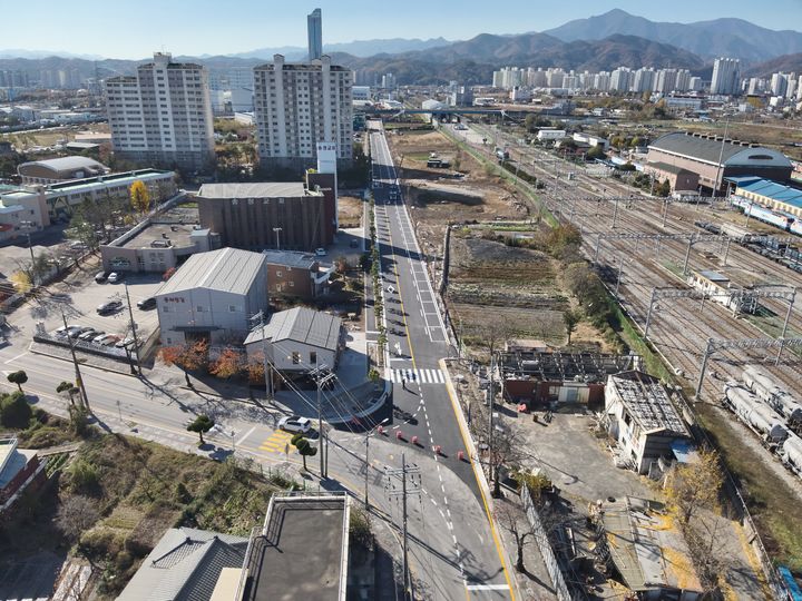 [동해=뉴시스] 이달 말 준공을 앞두고 있는 동해역~동해항 입구 연결도로.(사진=동해시 제공)photo@newsis.com *재판매 및 DB 금지