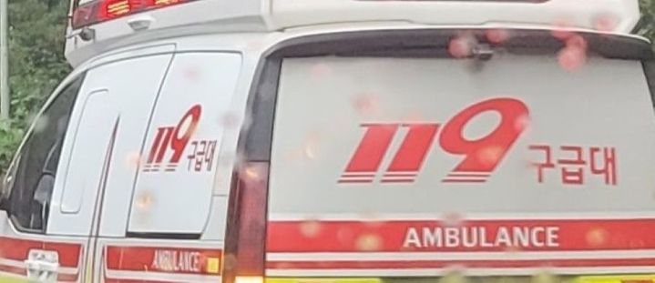 [춘천=뉴시스] 21일 소방당국은 이날 오전 9시 44분경 강원 춘천시 남면 발산리 자신 소유의 승용차에 깔린 60대 남성 A씨가 숨진 사고가 발생했다고 밝혔다. *재판매 및 DB 금지