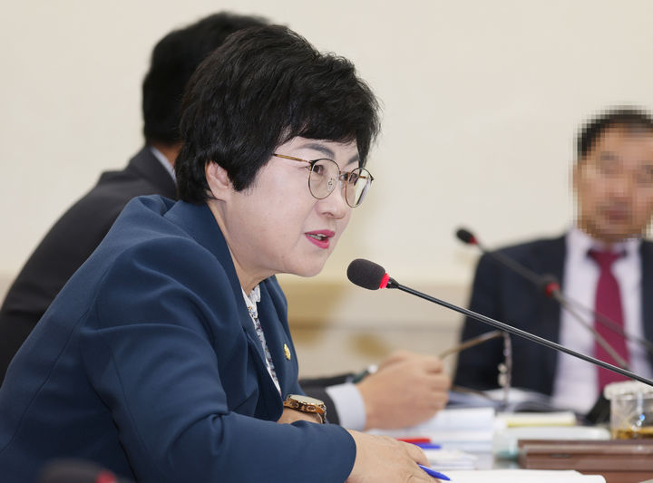 [거창=뉴시스] 제289회 임시회 산업건설위원회 제1차 회의에서 대표발의 조례 제안 설명하는 표주숙 의원 (사진=거창군의회 제공) 2025. 19. 21. photo@newsis.com&nbsp; *재판매 및 DB 금지