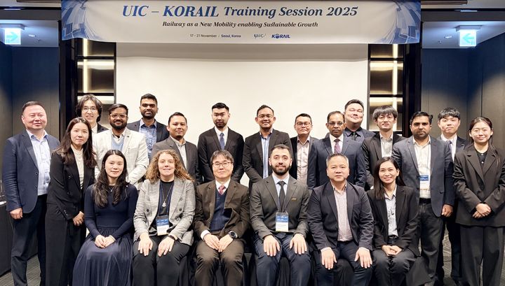 [대전=뉴시스] 코레일이 17일부터 국제철도연맹(UIC) 아시아·태평양 지역 회원국 초청연수를 진행하고 21일 수료식을 개최했다.(사진=코레일 제공) *재판매 및 DB 금지