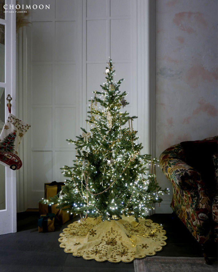 초이문 아티산 플라워의 ‘크리스마스 트리 컬렉션 2025’ 중 ‘웜 웰컴’ 테마 *재판매 및 DB 금지
