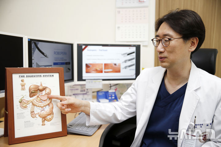 절제·봉합 돕는 로봇 내시경...'피지컬 AI' 수술 시대 연다 - 뉴스 썸네일 이미지