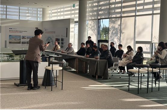 [목포=뉴시스] 2025 기후에너지학교에서 강의가 열리고 있는 모습. (사진 = 목포MBC 제공) 2025.11.21. photo@newsis.com *재판매 및 DB 금지