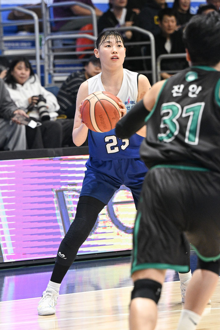 [서울=뉴시스] 여자프로농구 인천 신한은행의 홍유순. (사진=WKBL 제공) *재판매 및 DB 금지