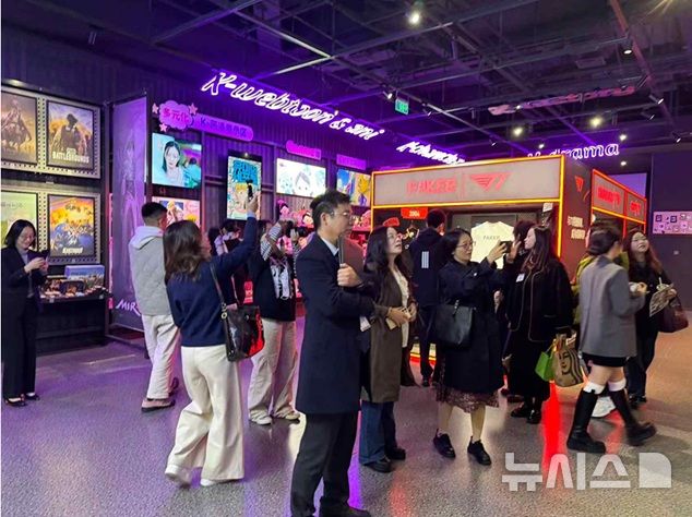 [베이징=뉴시스] 한국콘텐츠진흥원 북경비즈니스센터는 지난달 15일부터 이달 14일까지 중국 베이징 주중한국문화원 1층 K-콘텐츠 체험전시관 'SEE'K'에서 '티원(T1) 특별전시'를 운영했다고 21일 밝혔다.(사진=한국콘텐츠진흥원 북경비즈니스센터 제공) 2025.11.21 photo@newsis.com