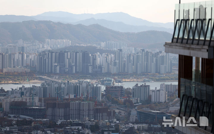 [서울=뉴시스] 김선웅 기자 = 서울 도심 아파트 단지의 모습. 2025.11.21. mangusta@newsis.com