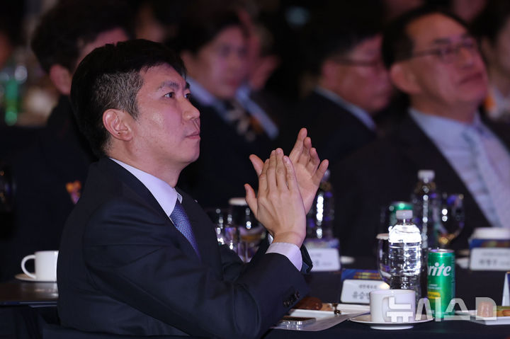유승민 대한체육회장 관련 뉴스 - 유승민 대한체육회장 "2026년은 K-스포츠 해…한국의 힘 알릴 것"