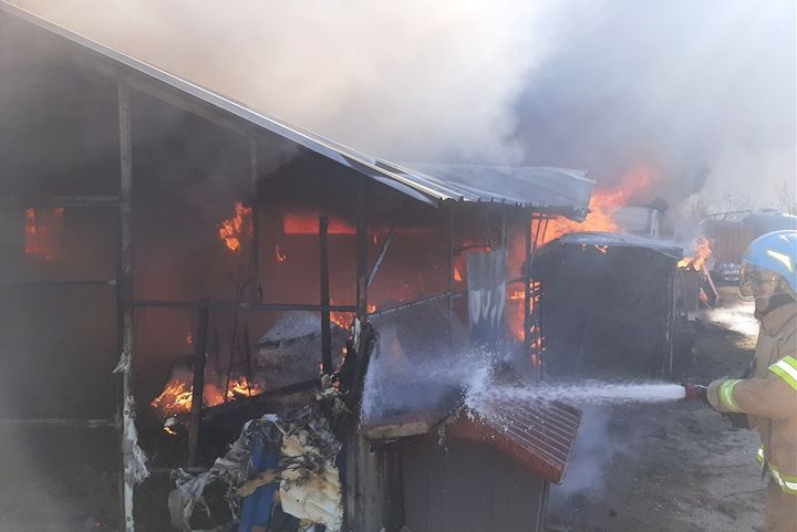 [영주=뉴시스] 영주 단독주택 화재. (사진=경북소방본부 제공) 2025.11.22 photo@newsis.com *재판매 및 DB 금지