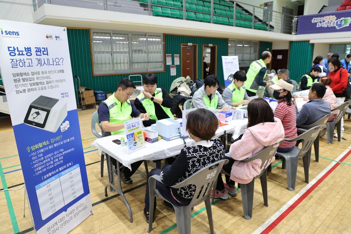 외교부·복지부 공무원노조, 보은서 외국인 대상 의료봉사