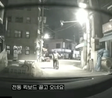 [뉴시스] 예약을 취소했다는 이유로 고객의 차량을 고의로 긁은 대리운전 기사의 사연이 화제다. (사진=유튜브 '한문철 TV' 갈무리) *재판매 및 DB금지 *재판매 및 DB 금지