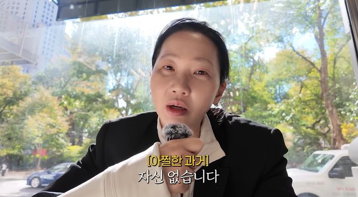 [서울=뉴시스] 모델 겸 배우 장윤주가 22일 유튜브 채널에서 모델로 복귀할 의사가 없다고 밝혔다. (사진=유튜브 채널 '윤쥬르 장윤주' 화면 캡처) 2025.11.22.photo@newsis.com *재판매 및 DB 금지