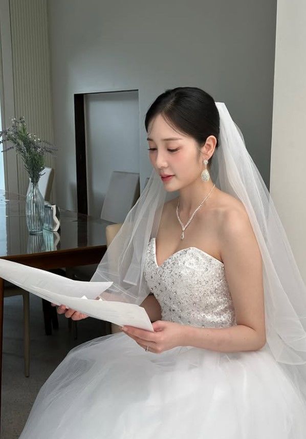 [서울=뉴시스] 윤채경. (사진=윤채경 인스타그램 캡처) 2025.11.22. photo@newsis.com  *재판매 및 DB 금지