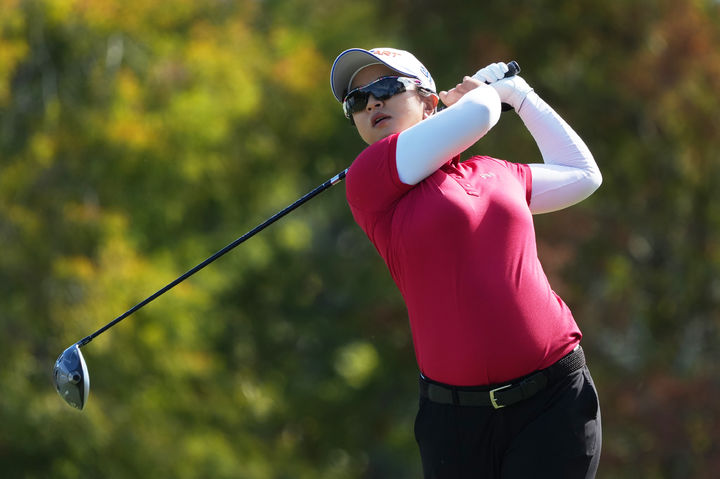 [네이플스=AP/뉴시스] 김세영이 22일(현지 시간) 미 플로리다주 네이플스의 리츠칼튼 골프리조트 티뷰론 GC에서 열린 미국여자프로골프(LPGA) 투어 최종전 CME 그룹 투어 챔피언십 3라운드 3번 홀에서 티샷하고 있다. 2025.11.23.