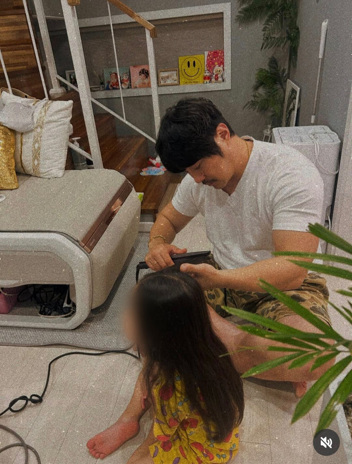 [서울=뉴시스] 가수 KCM이 딸과의 근황을 공개했다. (사진=KCM 인스타그램 캡처) 2025.11.24. photo@newsis.com *재판매 및 DB 금지