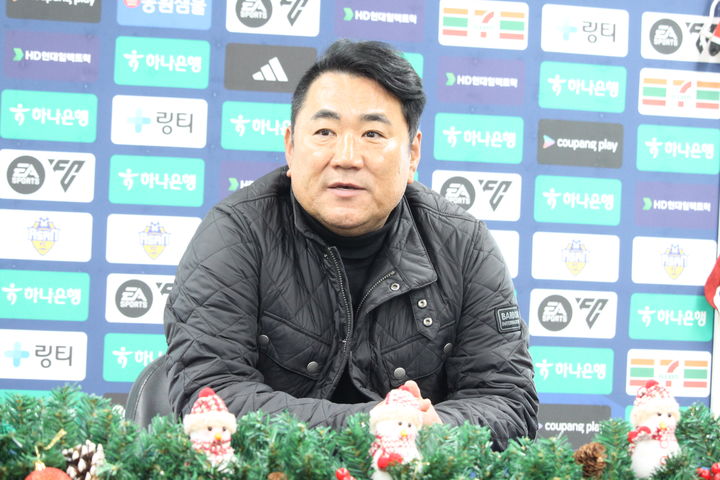 [아산=뉴시스] 최영민 기자=전남드래곤즈 김현석 감독. 2025.11.23 ymchoi@newsis.com *재판매 및 DB 금지