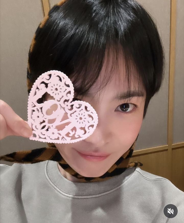 [서울=뉴시스] 송혜교. (사진=송혜교 인스타그램 캡처) 2025.11.24. photo@newsis.com *재판매 및 DB 금지