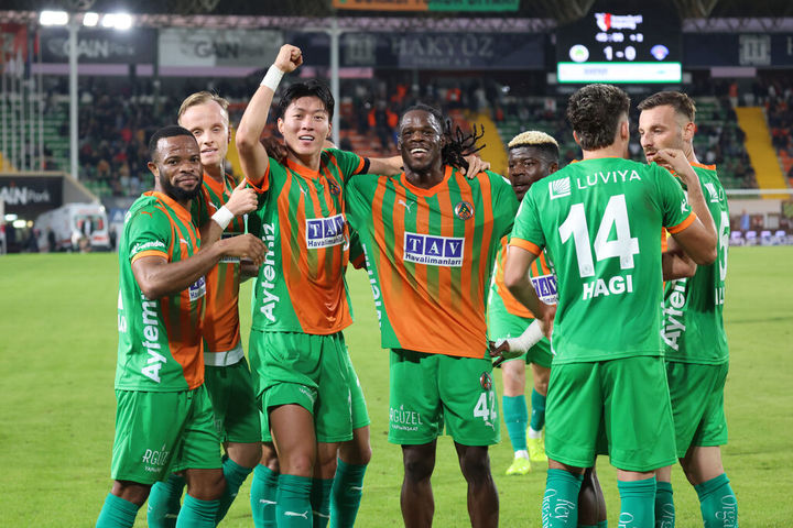 [서울=뉴시스]튀르키예 리그 뛰는 황의조. (사진=알라니아스포르 구단 홈페이지 캡처) 2025.11.24. photo@newsis.com *재판매 및 DB 금지