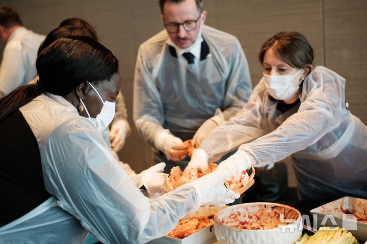 롯데호텔, '김치의 날' 맞아 20여개국 대사 초청 행사 개최