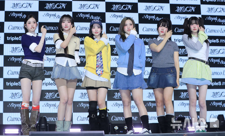 [서울=뉴시스] 김혜진 기자 = 그룹 트리플에스 미소녀즈(msnz) 문이 24일 오후 서울 용산구 블루스퀘어에서 열린 새 앨범 '비욘드 뷰티' 발매 기념 쇼케이스에서 포즈를 취하고 있다. 2025.11.24. jini@newsis.com