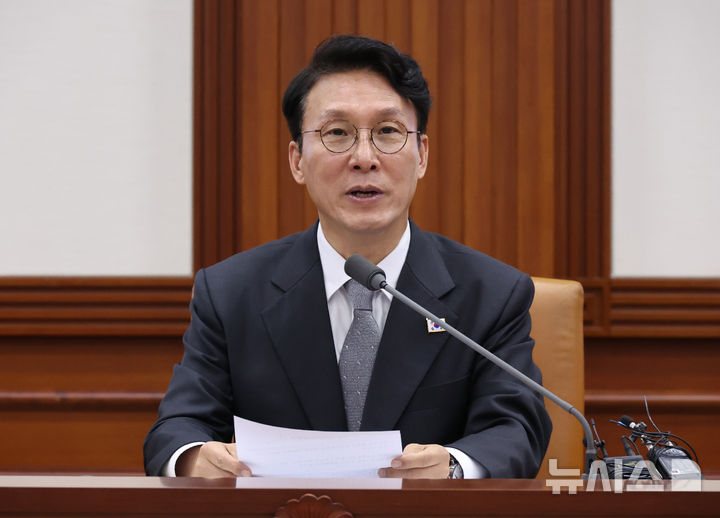 [서울=뉴시스] 김명원 기자 = 김민석 국무총리가 지난해 11월 24일 서울 종로구 정부서울청사에서 열린 헌법존중 정부혁신 TF 간담회에 참석해 발언하고 있다. 2025.11.24. kmx1105@newsis.com