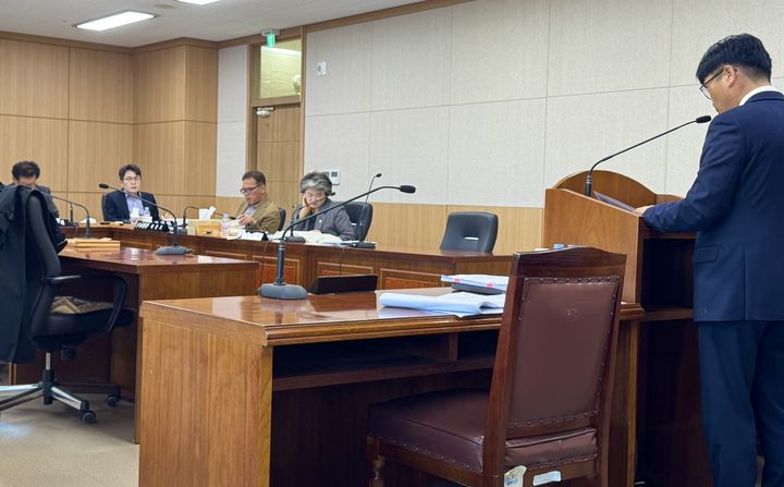 [대구=뉴시스] 정재익 기자 = 대구 동구의회 도시건설위원회가 지난 24일 동구청 공원녹지과에 대한 행정사무감사를 진행하고 있다. 2025.11.25. jjikk@newsis.com *재판매 및 DB 금지