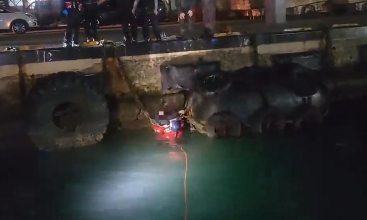 [부산=뉴시스] 25일 오전 부산 서구 남항 앞 해상에 사람이 빠졌다는 신고가 해경에 접수됐다. (사진=부산해경 제공) 2025.11.25. photo@newsis.com *재판매 및 DB 금지