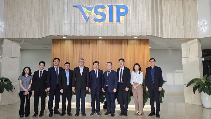 [서울=뉴시스]중진공, 베트남 최대 산업단지 개발 기업과 MOU 체결.(사진=중소벤처기업진흥공단 제공) 2025.11.25. photo@newsis.com *재판매 및 DB 금지