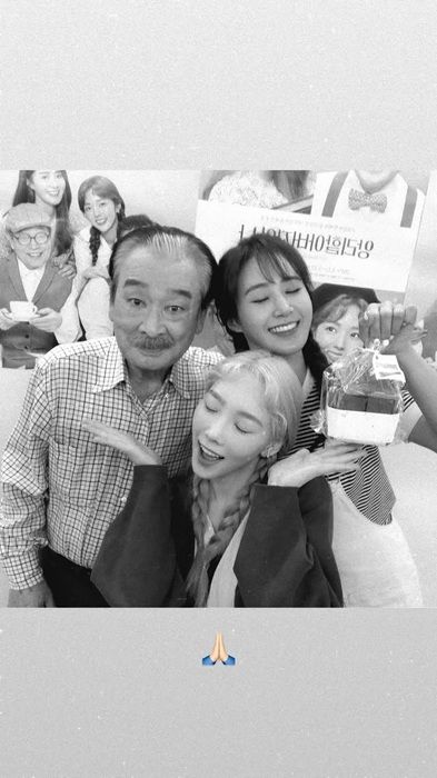 [서울=뉴시스] 그룹 '소녀시대' 태연이 고(故) 이순재를 추모했다.  (사진=태연 인스타그램) 2025.11.25. photo@newsis.com *재판매 및 DB 금지