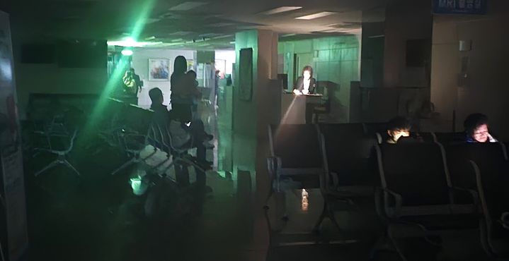 정전된 제천 서울병원 외래 접수처.(사진=독자 제공) *재판매 및 DB 금지