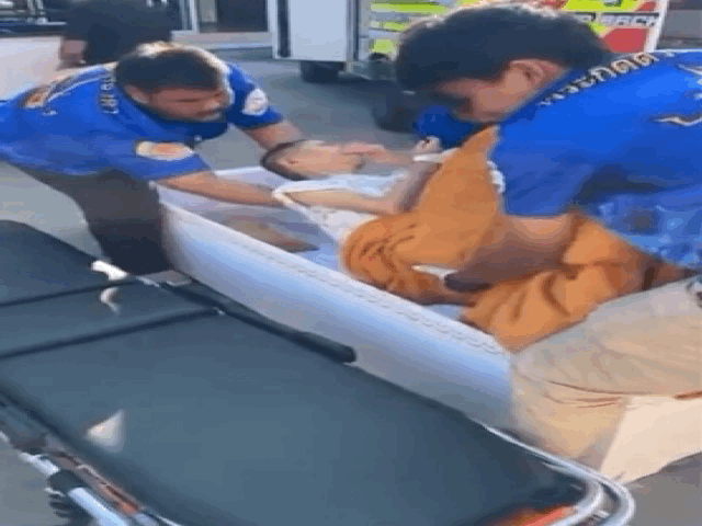 태국에서 숨진 줄 알았던 65세 할머니가 화장을 앞두고 관 속에서 깨어나 가족과 사원 관계자들을 충격에 빠뜨렸다.2025.11.25.(사진=데일리메일 캡처) *재판매 및 DB 금지