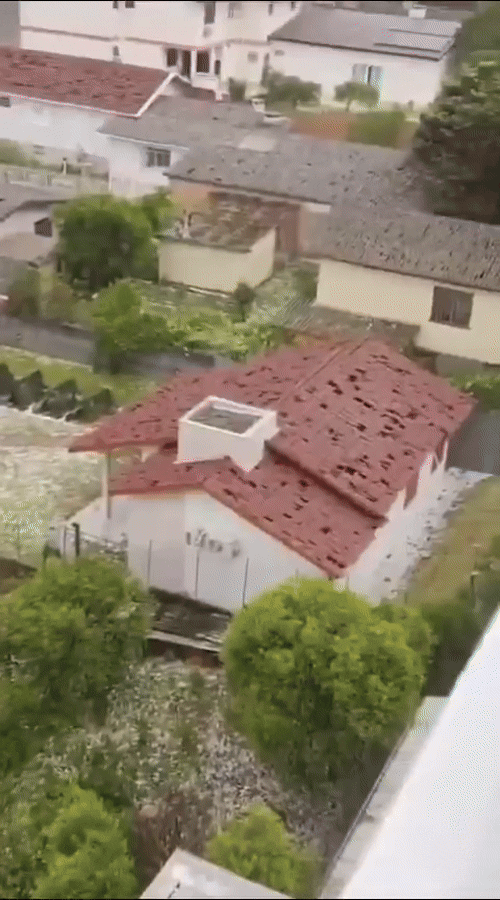 [뉴시스] 브라질 히우그란지두술주(州) 에레쉰(Erechim)시에 우박이 떨어져 피해를 입은 모습. (영상=엑스) 2025.11.25 *재판매 및 DB 금지