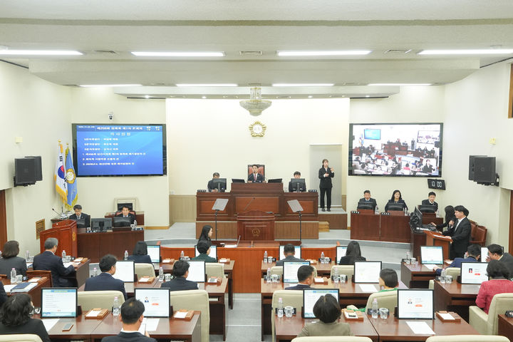 [양산=뉴시스] 양산시의회가 제208회 제2차 정례회를 개회하고 있다. (사진=양산시의회 제공) 2025.11.25. photo@newsis.com *재판매 및 DB 금지
