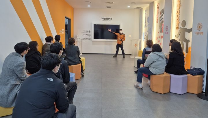 [합천=뉴시스] 합천교육지원청 학교운영위원장 역량 강화 연수. (사진=합천교육지원청 제공) 2025.11.25. photo@newsis.com *재판매 및 DB 금지