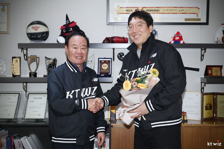 [서울=뉴시스] 프로야구 KT 위즈와 프리에이전트(FA) 계약을 맺은 김현수. (사진 = KT 위즈 제공) *재판매 및 DB 금지