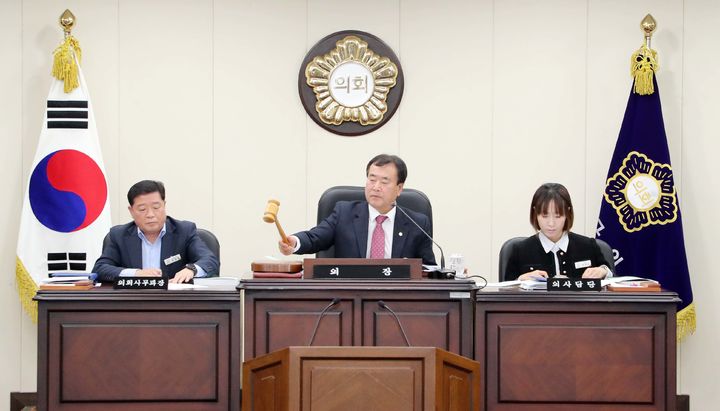 [함양=뉴시스] 함양군의회 정례회 개회군정주요업무 보고 및 예산안 등 심의. (사진=함양군의회 제공) 2025.11.25. photo@newsis.com *재판매 및 DB 금지