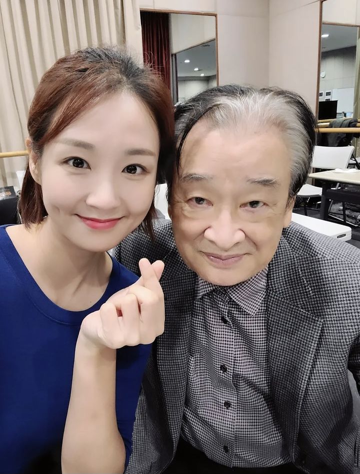 [서울=뉴시스] 오정연(왼쪽), 이순재. (사진=오정연 인스타그램 캡처) 2025.11.25. photo@newsis.com *재판매 및 DB 금지