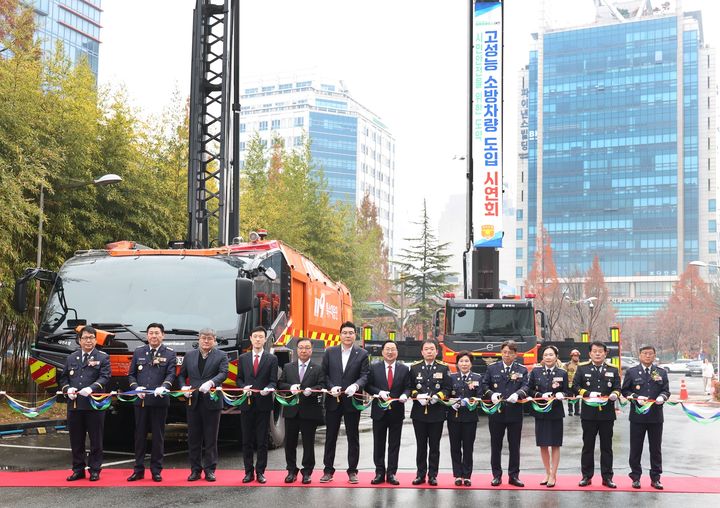 [대전=뉴시스]대전소방본부는 25일 오전 대전시청사에서 고성능 소방차량 도입 시연회를 개최했다. 2025. 11. 25 photo@newsis.com *재판매 및 DB 금지