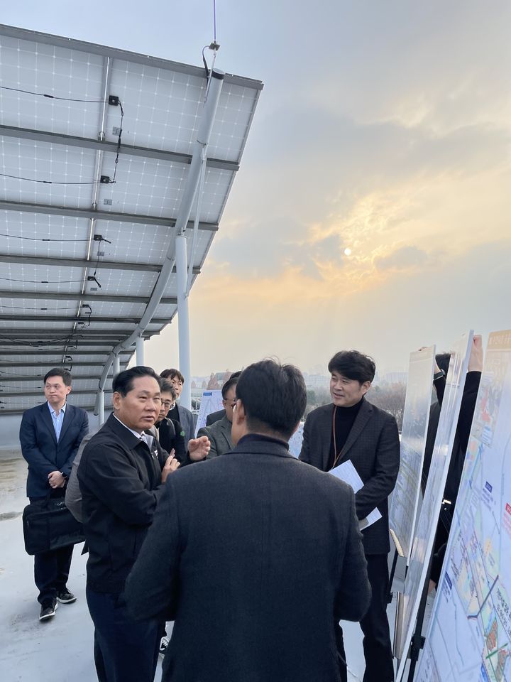 [서울=뉴시스] 국토교통부 대도시권 광역교통위원회(대광위) 김용석 위원장은 25일 오후 신도시 광역교통개선대책 신속추진을 위해 인천계양·부천대장 공공주택지구 현장을 찾아 사업 추진 상황을 점검했다. (사진= 제공) 2025.11.25. photo@newsis.com *재판매 및 DB 금지