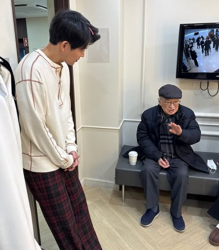 [서울=뉴시스] 이상윤, 이순재. (사진=이상윤 인스타그램 캡처) 2025.11.25. photo@newsis.com  *재판매 및 DB 금지