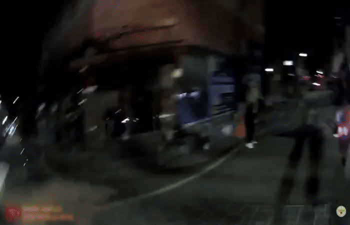 [서울=뉴시스] 지난 25일 경찰청 유튜브에는 주택가 골목 교차로 접촉 사고 후 도망가는 포터 트럭 운전자를 추격하는 영상이 올라왔다. (사진=경찰청 유튜브 갈무리) *재판매 및 DB 금지