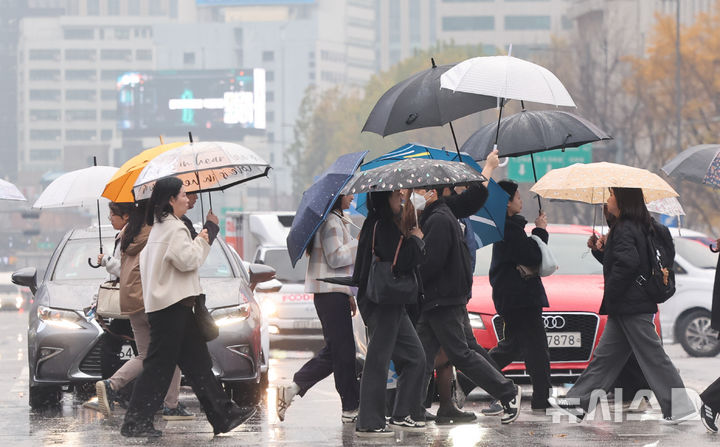 경기남부, '추적추적' 겨울비…아침도, 낮도 영상권 '포근'