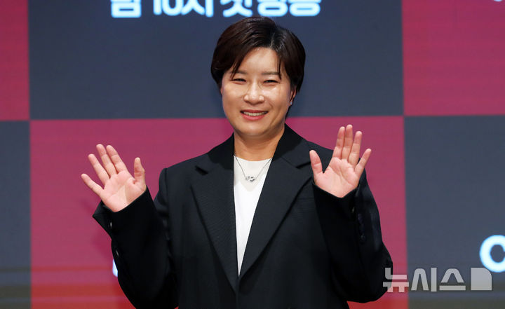 [서울=뉴시스] 김혜진 기자 = 방송인 박세리가 25일 오후 서울 구로구 더세인트에서 열린 채널A 새 예능 프로그램 '야구여왕' 제작발표회에서 포즈를 취하고 있다. 2025.11.25. jini@newsis.com