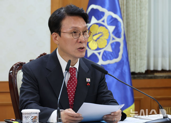 [서울=뉴시스] 김명원 기자 = 김민석 국무총리가 25일 서울 종로구 정부서울청사에서 열린 아동정책조정위원회 회의에 참석해 발언하고 있다. 2025.11.25. kmx1105@newsis.com