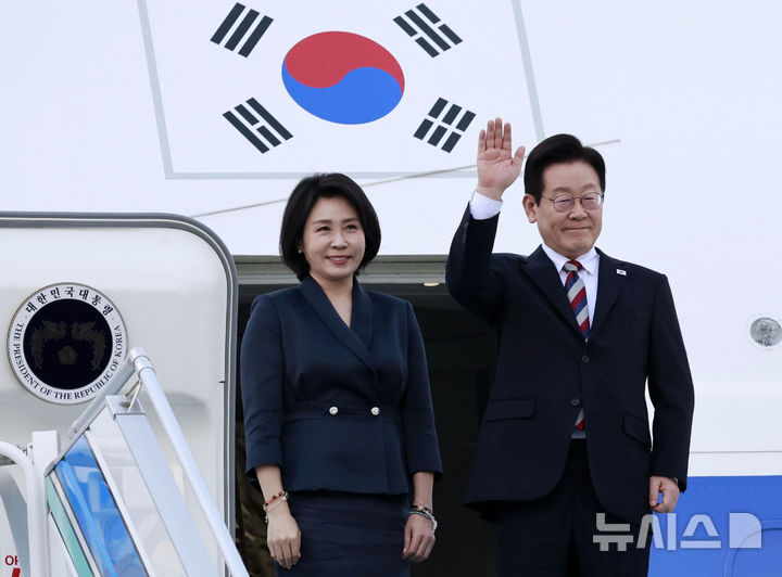 이 대통령, '새해 첫 순방' 베이징 향발…3박4일 국빈 방중