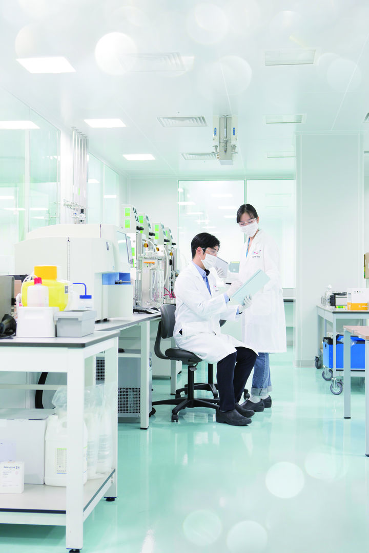 [서울=뉴시스] 동아에스티 연구원 모습. (사진=동아에스티 제공) 2025.11.26. photo@newsis.com *재판매 및 DB 금지